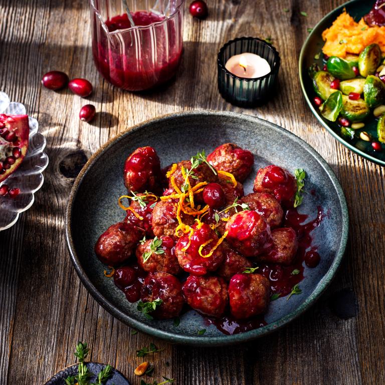 Vegetarian Balls with Cranberry Sauce Vegetarian balls is cranberry sauce